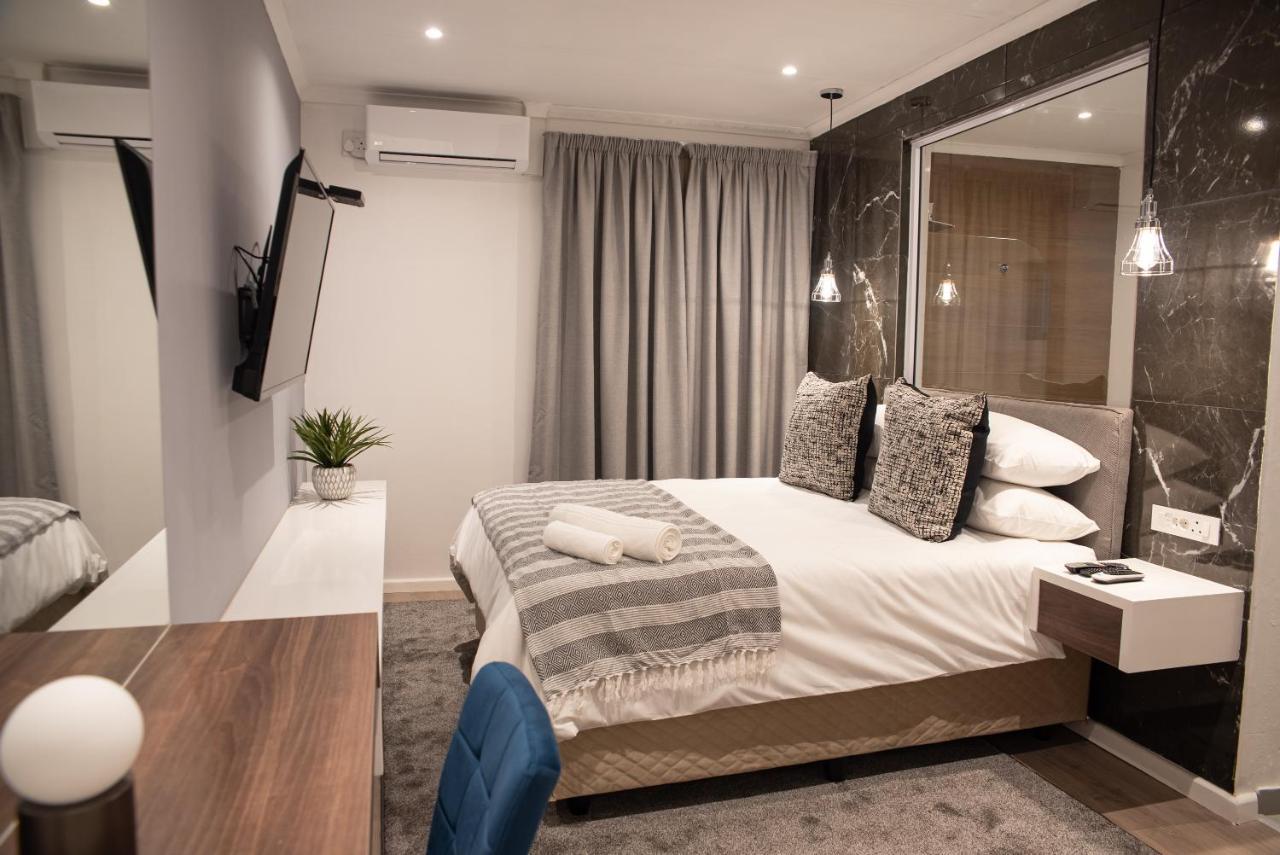 The Royal Bryanston Hotel Йоханесбург Екстериор снимка