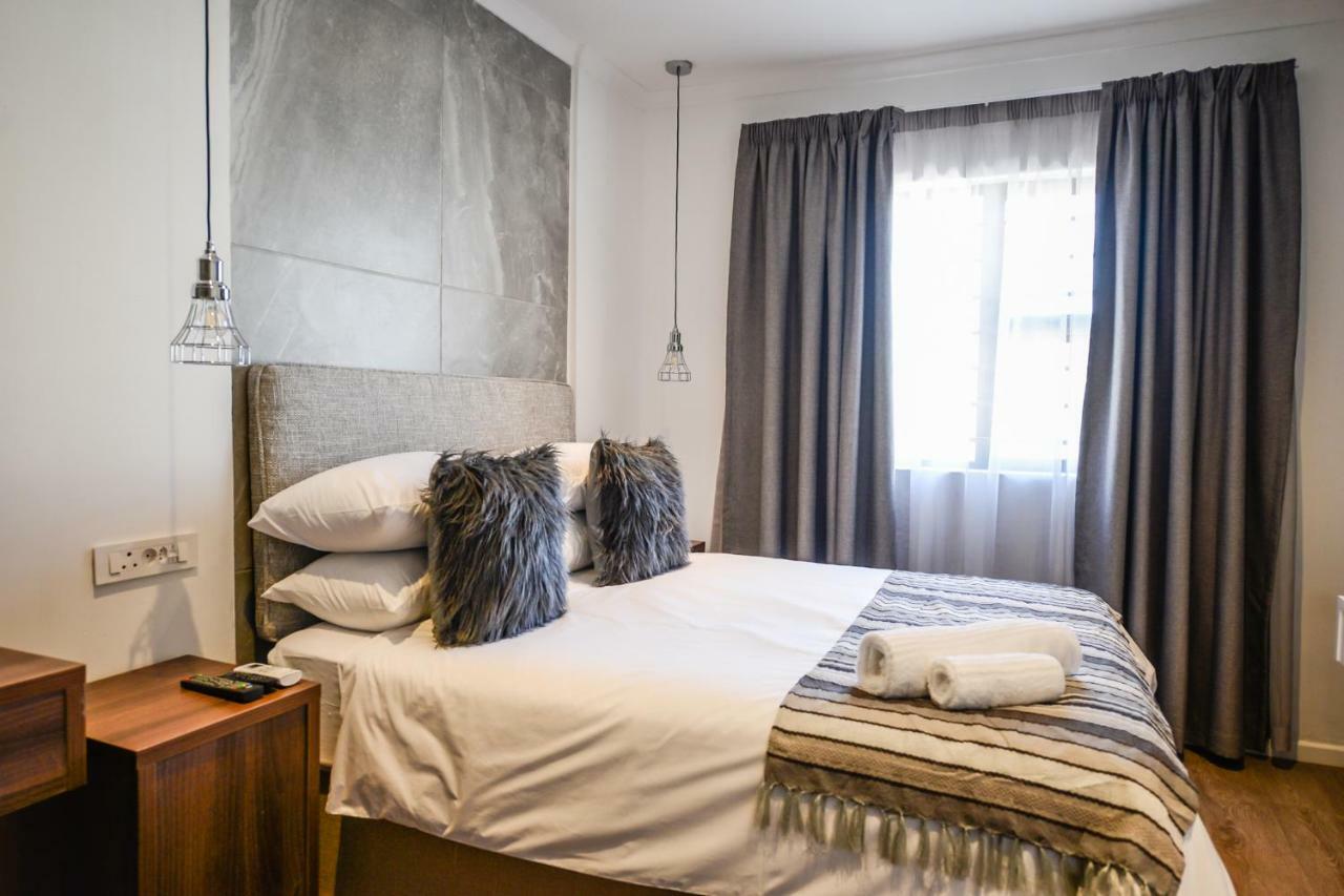 The Royal Bryanston Hotel Йоханесбург Екстериор снимка