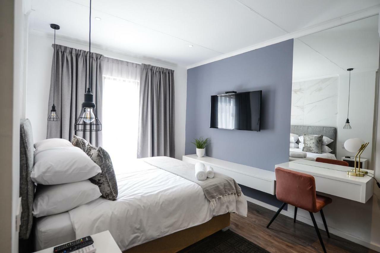 The Royal Bryanston Hotel Йоханесбург Екстериор снимка